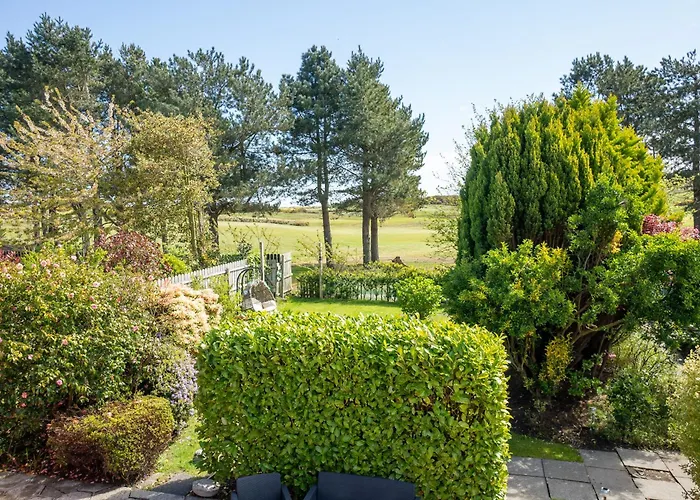 Golf Links Cottage - Views Of Royal County Down